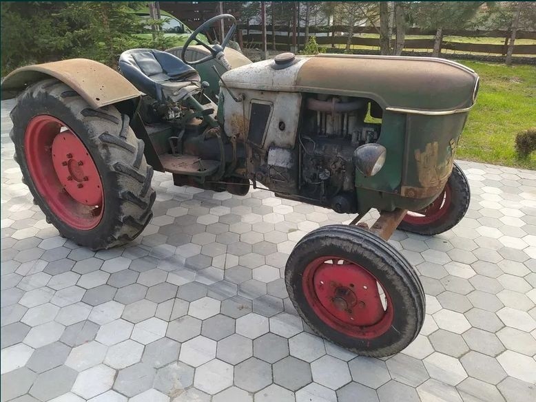 Deutz D25 Diesel

Rok produkcji: 1960 

Cena: 9 500 zł