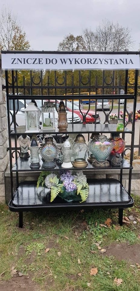 Nowa akcja na cmentarzach w Starachowicach. Drugie życie dla nagrobnych zniczy