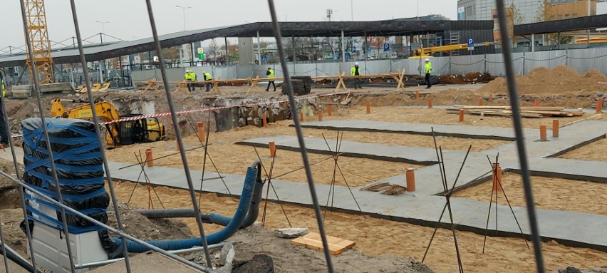 We Włocławku trwa budowa nowego dworca PKP. To tam...