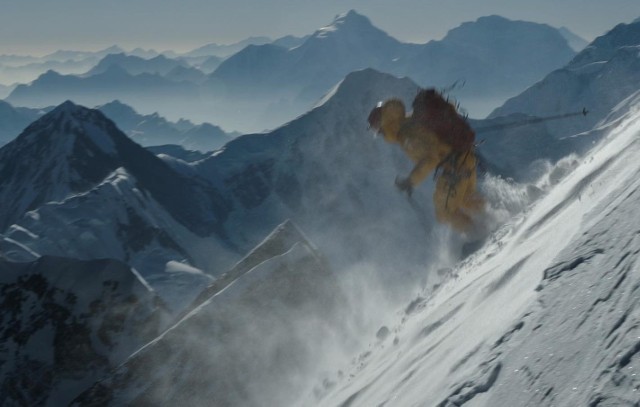 Skialpinista Bartosz Ziemski zjeżdża na nartach z Annapurny