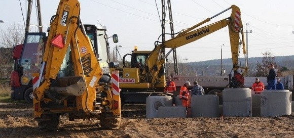 Budowa tej drogi to wspólna inwestycja gminy i powiatu. Jej koszt szacuje się na przeszło 5 mln zł.