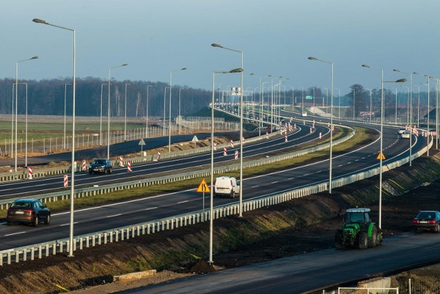 Budowa drogi ekspresowej S10 Bydgoszcz - Toruń została podzielona na cztery odcinki realizacyjne.