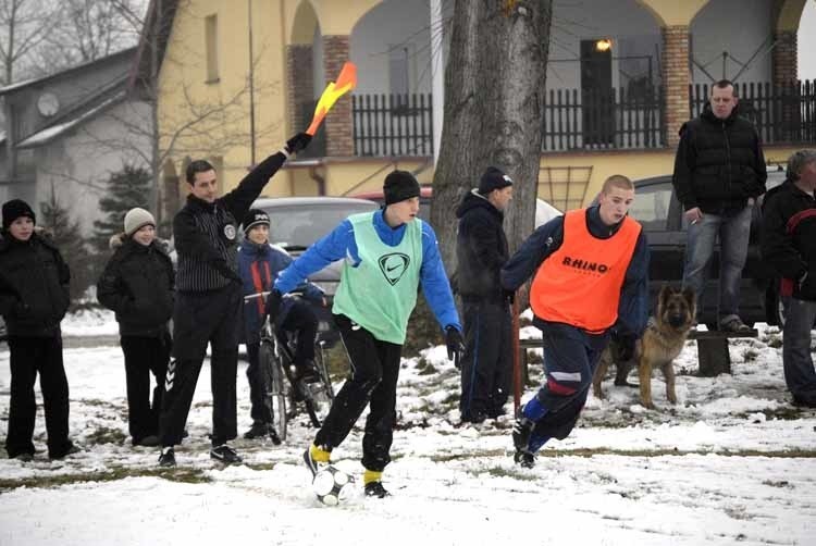 W środowym meczu sparingowym rozegranym na zaśniezonym...