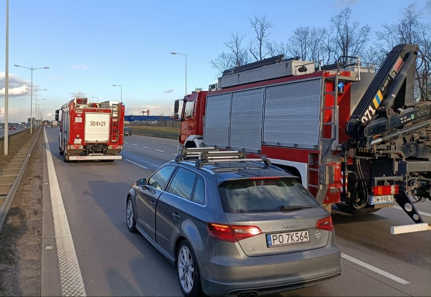 Wypadek na A4 pod Wrocławiem. Mocno utrudniony przejazd [ZDJĘCIA]