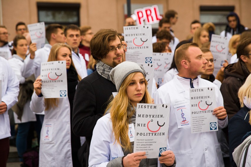 W piątek białostoccy pracownicy medyczni znów protestowali...