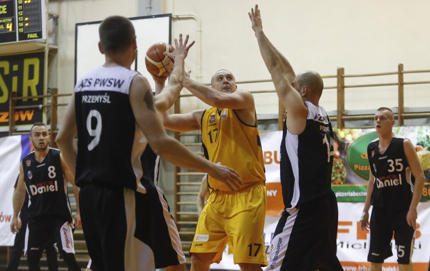 Koszykarskie derby dla Rzeszowa. SSK Rzeszów ograł AZS PWSW...