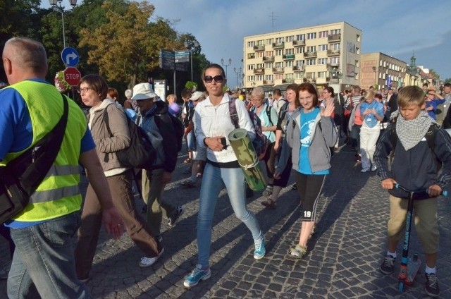 Pielgrzymka Białystok-Grodno-WilnoW tym roku pielgrzymka jest rekordowo liczna, w ostatnich latach średnio wychodziło z Białegostoku ok. 250 pątników. W tym roku spośród trzystu uczestników najstarszy ma 84 lata, najmłodszy - 8 lat.