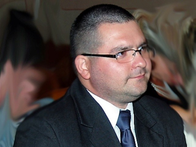 Tomasz Kocur jest wiceprezesem stowarzyszenia "Kuźnia", nauczycielem matematyki, fizyki i informatyki 
