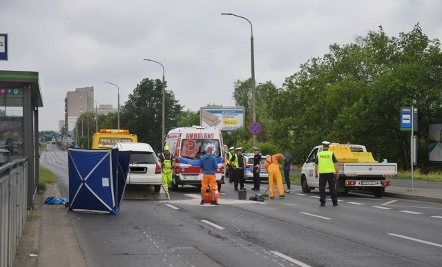 Śmiertelny wypadek na ul. Hetmańskiej w Poznaniu. 1 lipca zginęła tam 26-letnia kobieta, która została potrącona na oznakowanym przejściu dla pieszych
