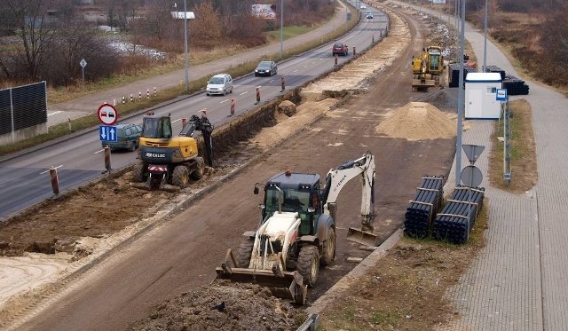 Prace trwają na jednym pasie obwodnicy, drugi jest czynny i obowiązuje na nim dwukierunkowy ruch pojazdów