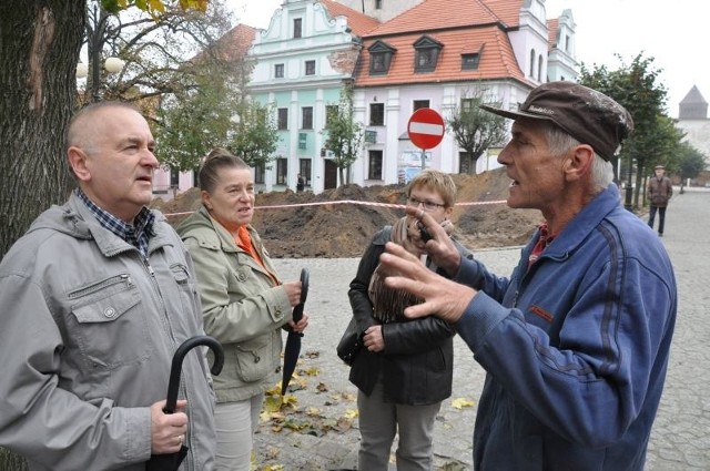 Manifestacja się nie odbyła, ludzie dyskutowali tylko o planach lokalizacji wiatraków w gminie Byczyna.