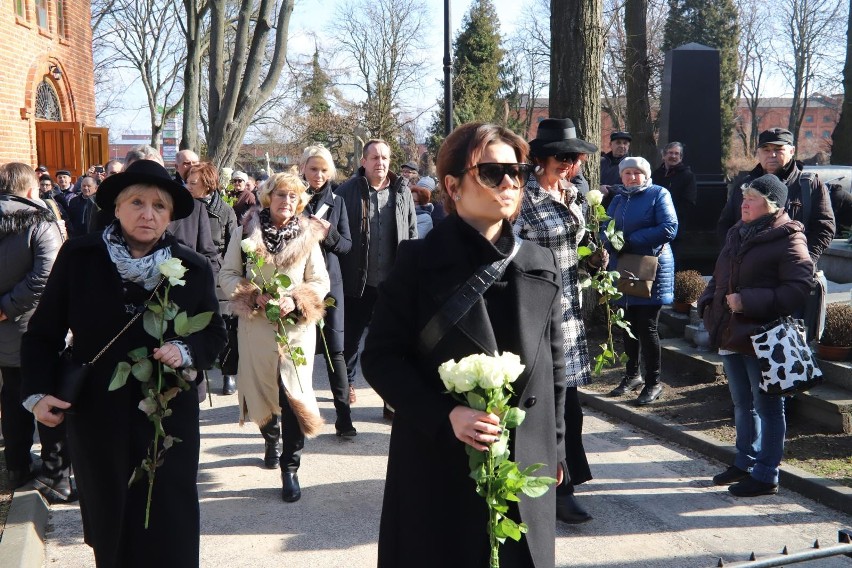 Pogrzeb Cezarego Mocka, uczestnika "Sanatorium miłości",...