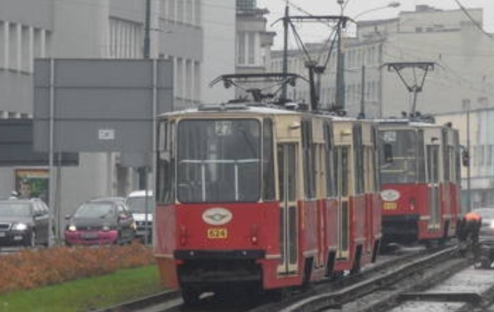 Uwaga! Zderzenie tramwaju z osobówką w Sosnowcu. Utrudnienia w ruchu w centrum