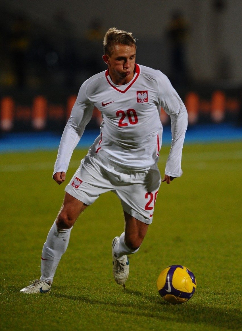 Jakub Rzeźniczak urodził się w 1986 roku w Łodzi....