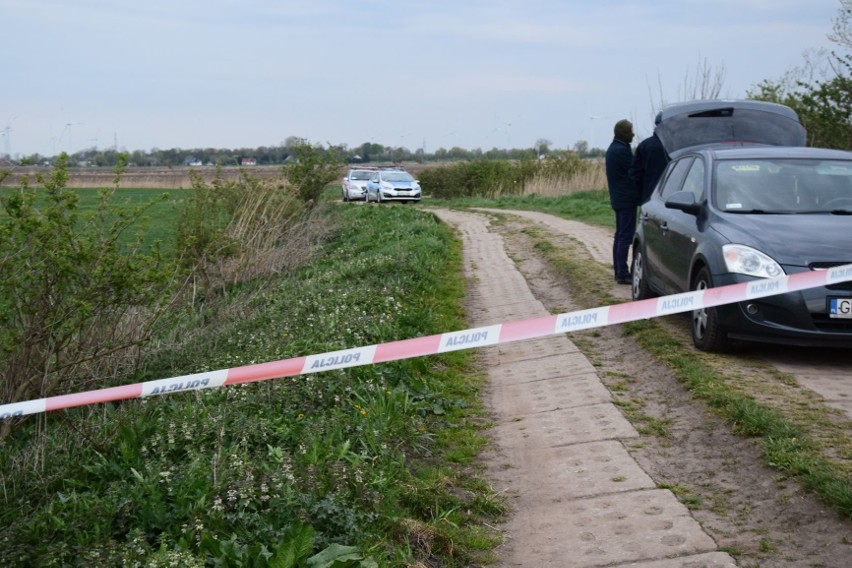 Ludzkie szczątki znaleziono we wsi Piotrowo w gm. Nowy Dwór Gdański. Śledztwo prowadzone jest pod kątem zabójstwa [30.04.2020]