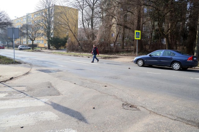 Zablokowana ulica Sowińskiego w kierunku ulicy Głębokiej.