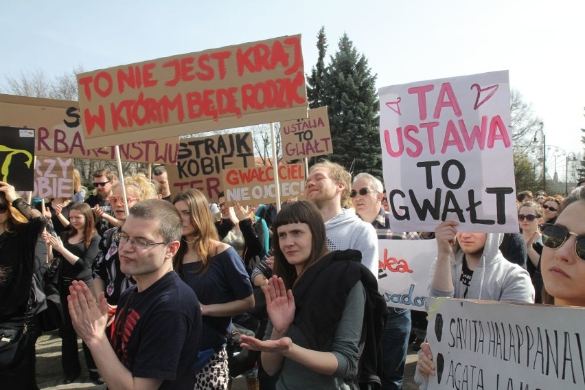 Wrocław: Kobiety przeciw ustawie antyaborcyjnej [ZDJĘCIA] 