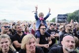 Jarocin Festiwal 2022: Miłość do rocka nie zna wieku. Tak bawią się uczestnicy festiwalu w Jarocinie [ZDJĘCIA]