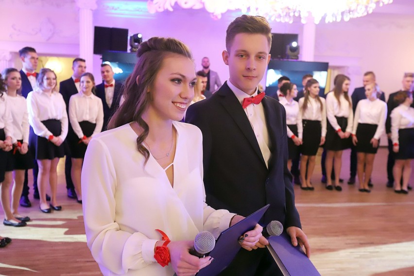 Studniówki 2019. Studniówka Zespołu Szkół nr 1 im. Cezaka w Zgierzu w Białym Pałacu. Pierwsza w województwie łódzkim [ZDJĘCIA]