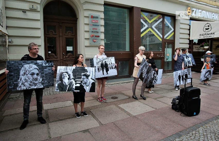 Flash mob na Deptaku Bogusława w Szczecinie, czyli wszystko o równości