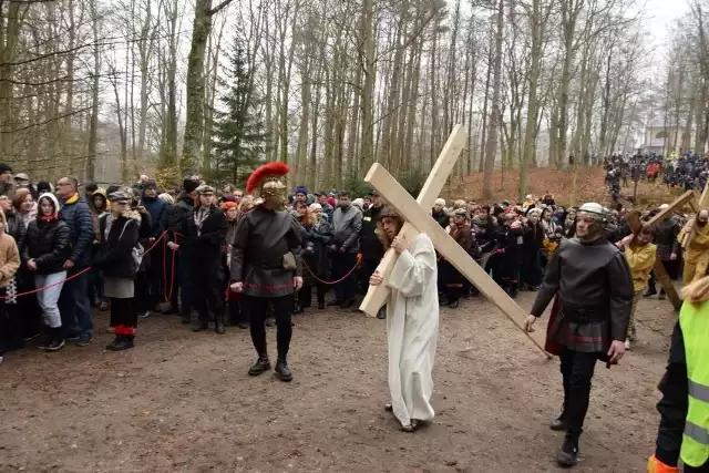 Na Kalwarii Wejherowskiej w Wielki Piątek, 7 kwietnia 2023 roku, odbyła się inscenizacja Drogi Krzyżowej.