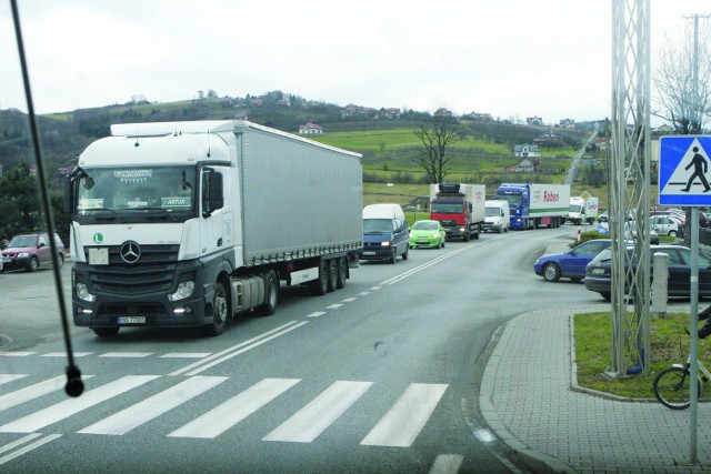 Krętą DK 75 Nowy Sącz - Brzesko kierowcy będą jeździć jeszcze przez co najmniej kilka lat