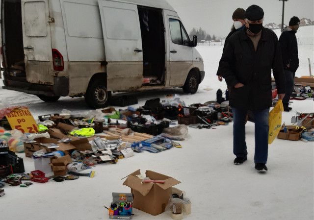 Targowisko na ulicy Bakałarzewskiej w Suwałkach. Kupcy wracają na bazar [Zdjęcia]