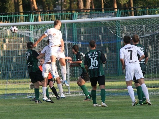 "Stalówka" zremisowała z Okocimskim 0-0.