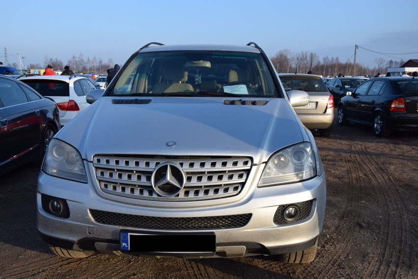 Mercedes ML - z 2006 roku, z silnikiem o pojemności 3.0....