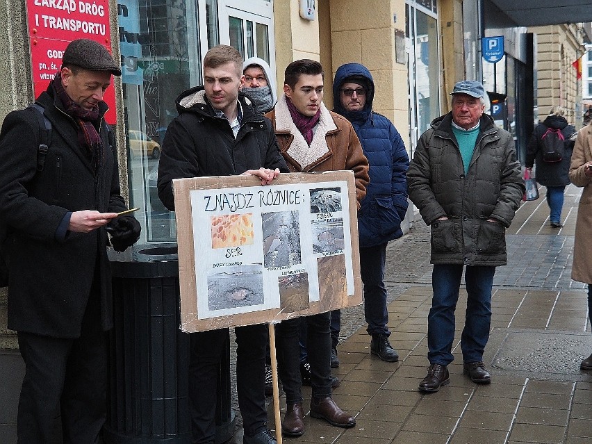 "Zmotoryzowani" krytycznie o obywatelskim projekcie obniżki cen biletów MPK i poprawy jakości komunikacji miejskiej. "Koncert życzeń"