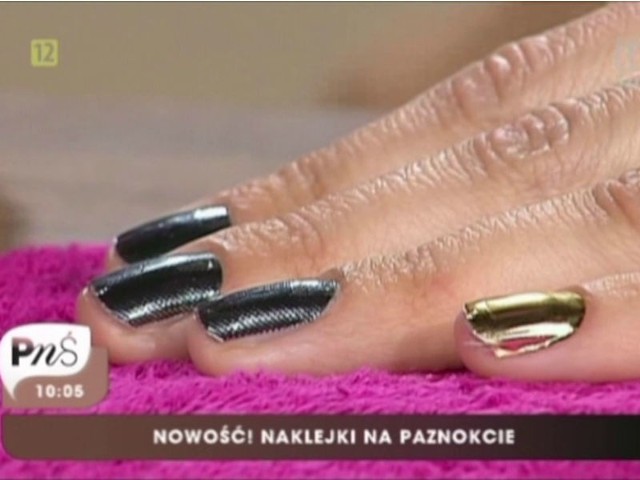 Naklejki na paznokcie są prawdziwym hitem wśród celebrytek na całym świecie.