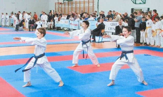 Pokaz kata w wykonaniu białostoczan z Klubu Karate Kaisho