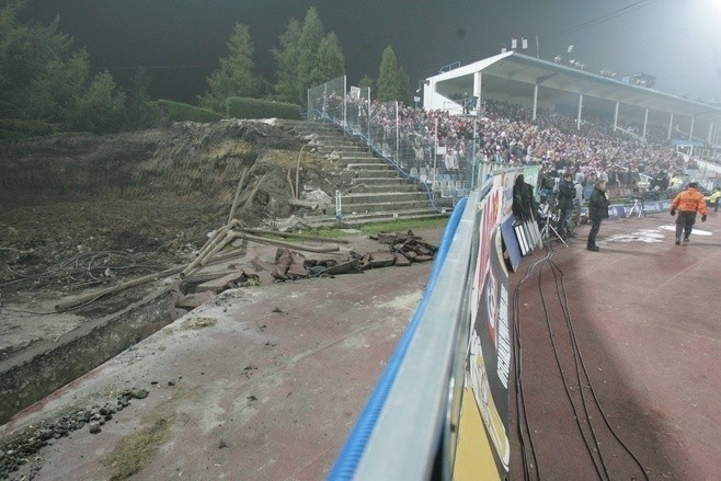Mecz, na rozbieranym stadionie w Zabrzu, obejrzało zaledwie...