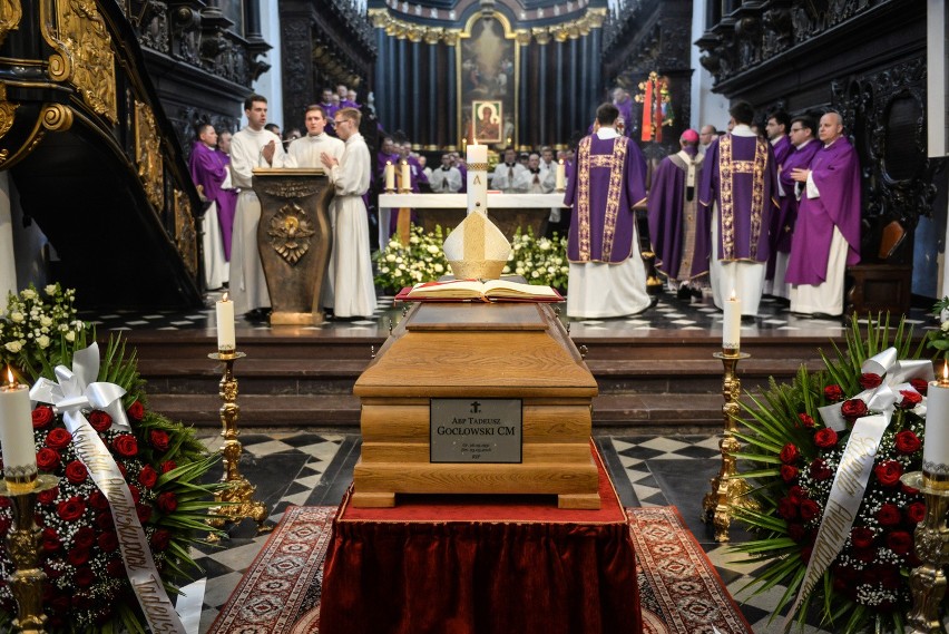 Msza św. pogrzebowa w intencji zmarłego arcybiskupa Tadeusza...