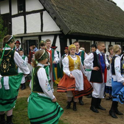 Piknik folklorystyczny "Czarne Wesele" w skansenie w...