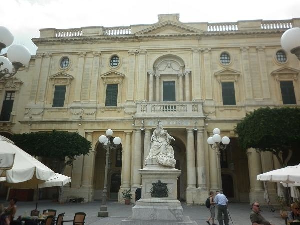 Pomnik królowej Wiktorii. Cóż, w końcu to Malta