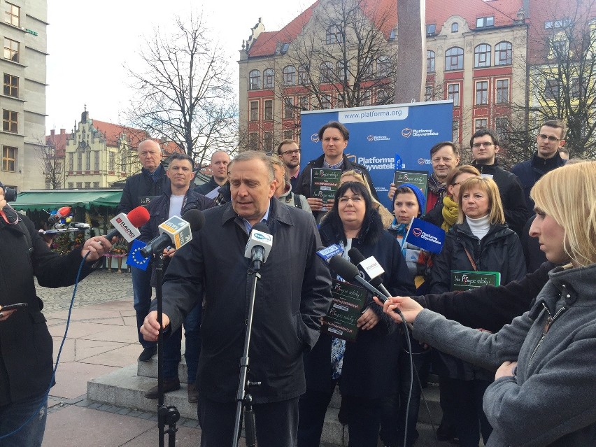 - Musimy bronić polskiej szkoły przed bałaganem i chaosem....