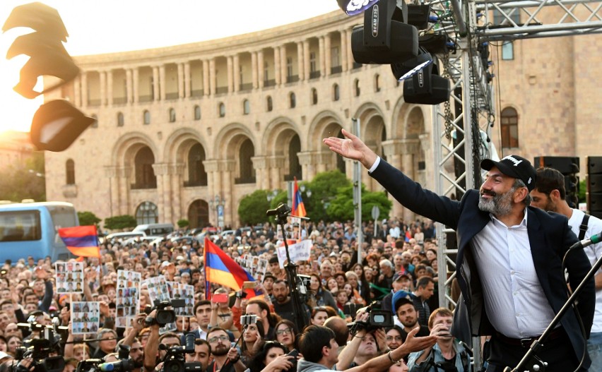 Aksamitna rewolucja w Armenii. Na zdjęciu: lider opozycji...