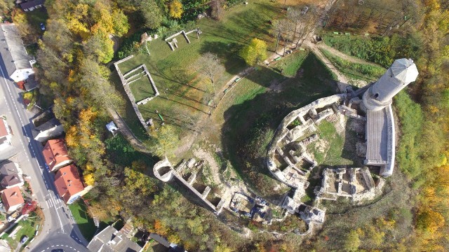 Teren Zamku w Iłży został uporządkowany, powstały alejki dla spacerowiczów. Wkrótce planowane są kolejne prace.