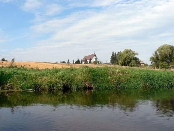 Wieś Bokiny nad rzeką Narew.