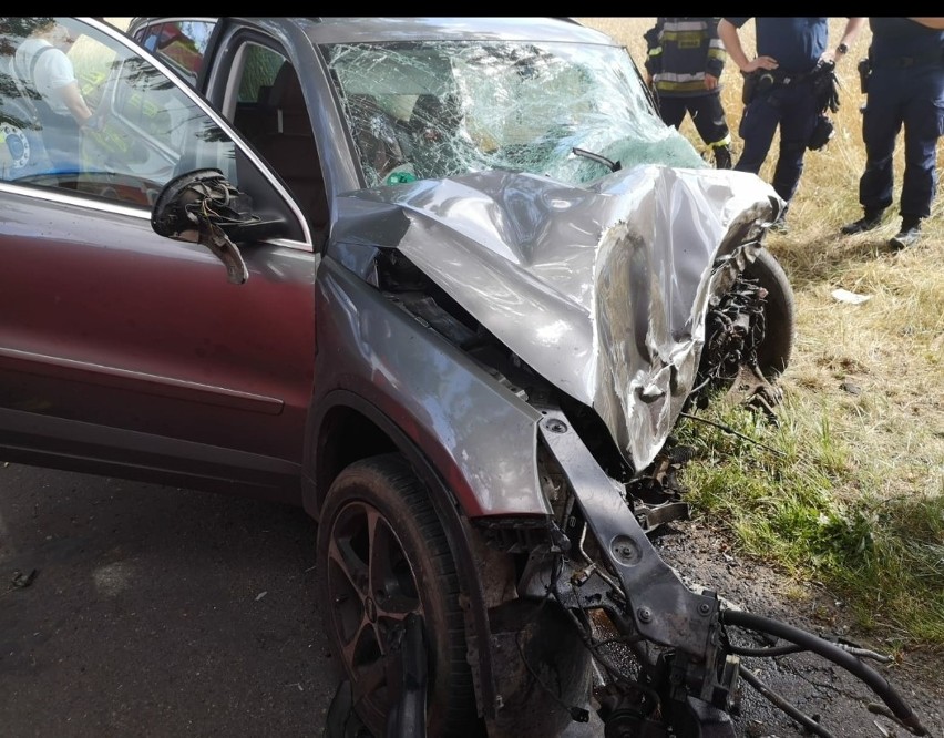 Czarny czwartek na choszczeńskich drogach. Śmiertelny wypadek i dwa dachowania. Uczestnicy jednego z nich uciekli 