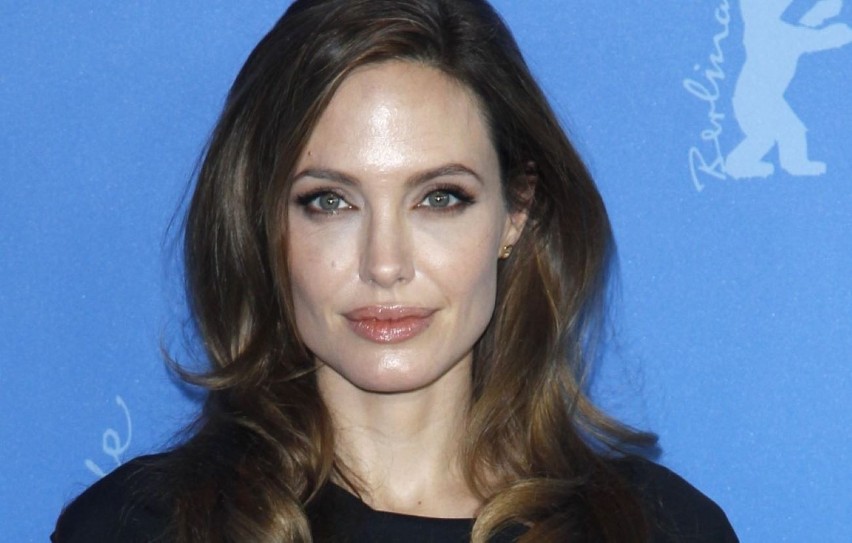 Angelina Jolie urodziła się 4 czerwca 1975 roku w Los...