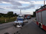 Groźny wypadek pod Żninem. Motorowerzysta zderzył się z osobowym bmw. Jedna osoba trafiła do szpitala 
