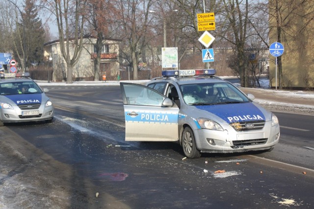 Radiowóz policji potrącił kobietę na pasach w Tomaszowie Mazowieckim