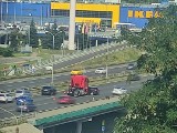 Katowice: Uwaga kierowcy! Wypadek na S86 w kierunku Sosnowca. Zderzenie ciężarówki i samochodu osobowego