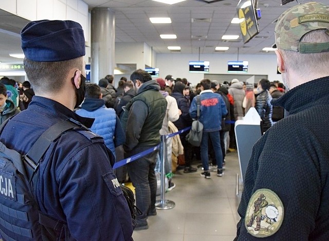 Na lotnisko w Pyrzowicach przybywa coraz więcej uciekinierów przed wojną 