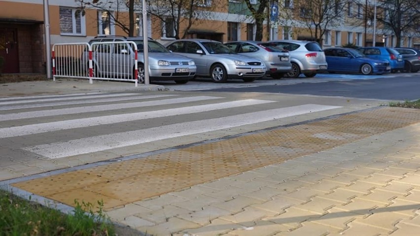 W gminie Kozienice zakończyło się sześć inwestycji drogowych. Jest nowy asfalt, chodniki i oświetlenie. Zobacz zdjęcia