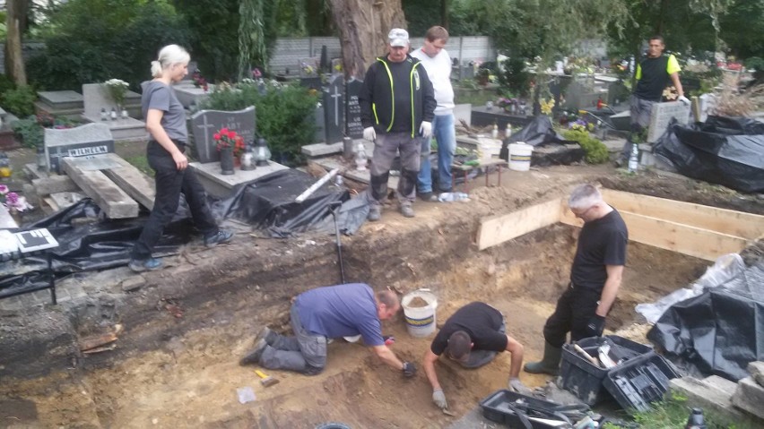 Na cmentarzu w Katowicach Panewnikach rozpoczęły się prace...