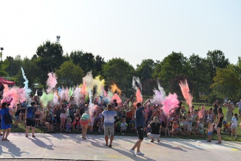 Święto kolorów i wiele innych atrakcji podczas Wakacyjnego Pikniku w Połańcu. Zobacz zdjęcia