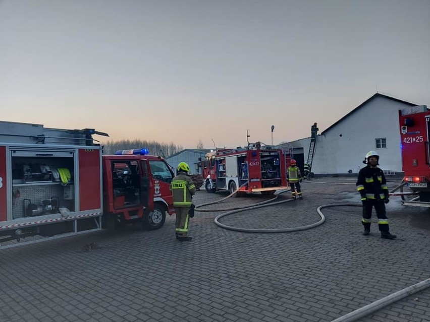 Pożar w stolarni przy Jastrzębskiego w Chełmnie (3.03.2021)
